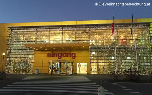 LED Weihnachtsbeleuchtung Fassade IKEA Graz